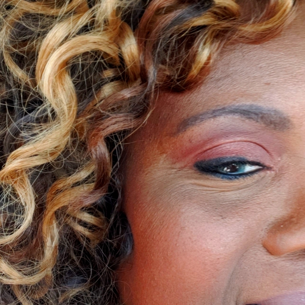 Meet your Posher, Angi